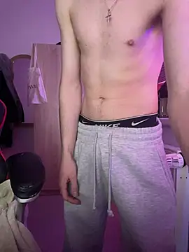 Snapshot of Using_Crew chatting on 23, 12, 2024 Using Crew online show from 23, 12, 2024