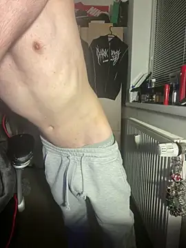 Snapshot of Using_Crew chatting on 4, 3, 2026 Using Crew online show from 4, 3, 2026