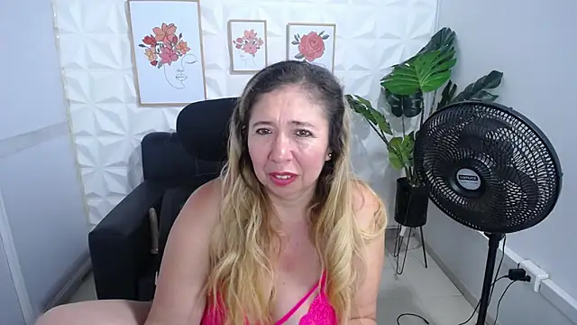 Valentinaa mature online show from 20, 2, 2025