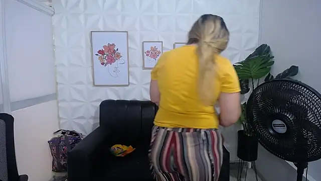 Valentinaa mature online show from 4, 3, 2025