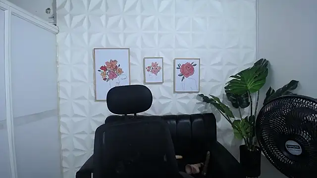 Valentinaa mature online show from 13, 3, 2025