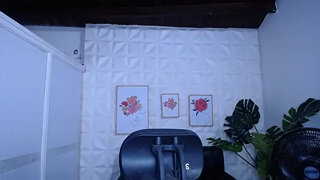 Valentinaa mature online show from 8, 9, 2025