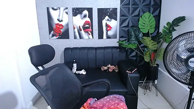 Snapshot of Valentinaa_mature chatting on 22, 6, 2026 Valentinaa mature online show from 22, 6, 2026