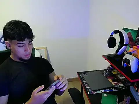 Snapshot of matias_bianco chatting on 4, 12, 2025 matias bianco online show from 4, 12, 2025