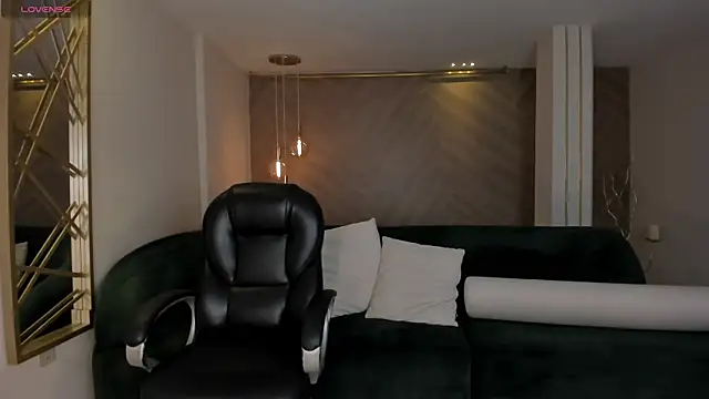 Snapshot of LizzHamilton__ chatting on 16, 10, 2025 LizzHamilton online show from 16, 10, 2025