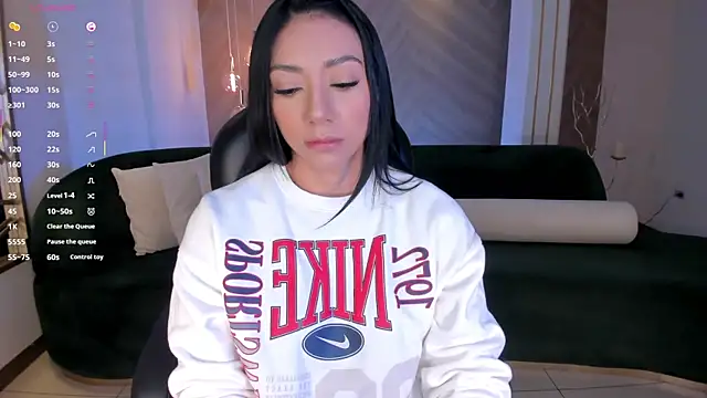 Snapshot of LizzHamilton__ chatting on 17, 10, 2025 LizzHamilton online show from 17, 10, 2025