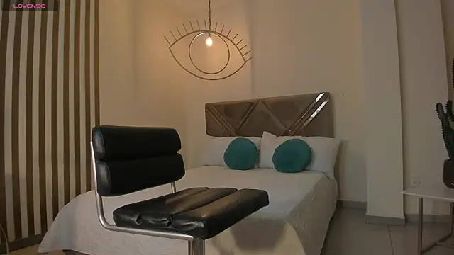 Snapshot of LizzHamilton__ chatting on 18, 10, 2025 LizzHamilton online show from 18, 10, 2025
