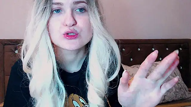 Snapshot of Sara4uu chatting on 8, 2, 2025 Sara4uu online show from 8, 2, 2025