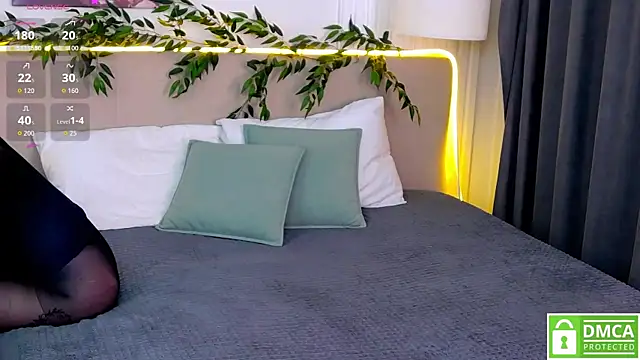 Snapshot of AmaliaBell chatting on 4, 11, 2025 AmaliaBell online show from 4, 11, 2025