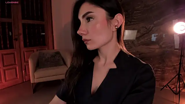 AmyArmstrong online show from 28, 1, 2025