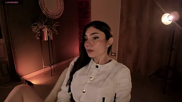 AmyArmstrong online show from 25, 2, 2025