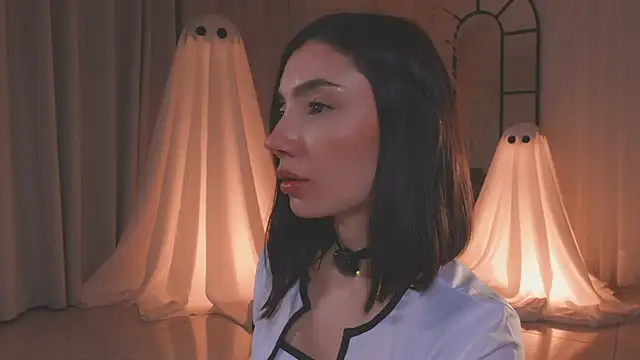 AmyArmstrong online show from 17, 10, 2025