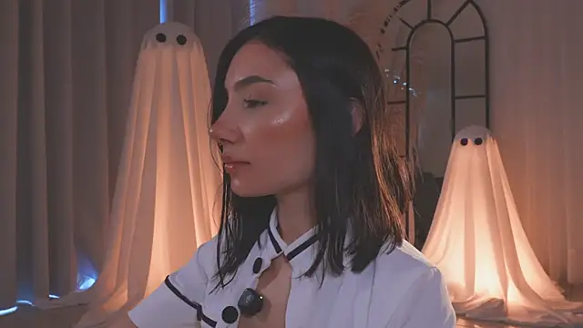 AmyArmstrong online show from 18, 10, 2025