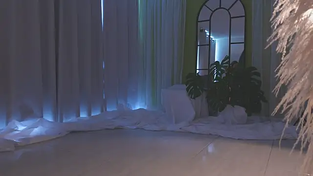 AmyArmstrong online show from 4, 12, 2025