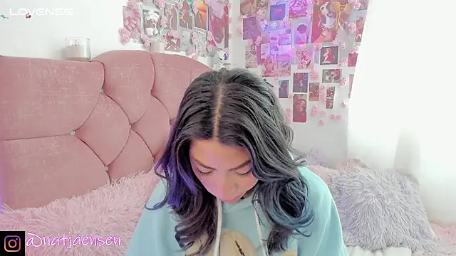 Snapshot of natalie_jaensen chatting on 14, 3, 2025 natalie jaensen online show from 14, 3, 2025