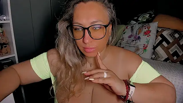 Snapshot of CumOnMy_Tits chatting on 4, 7, 2026 CumOnMy Tits online show from 4, 7, 2026