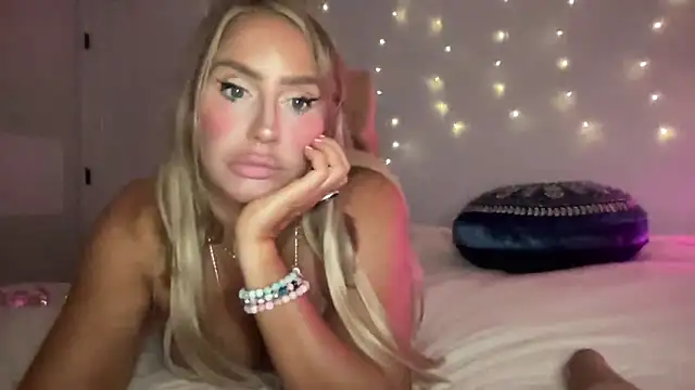 Snapshot of Fitnessbabe69 chatting on 5, 10, 2025 Fitnessbabe69 online show from 5, 10, 2025