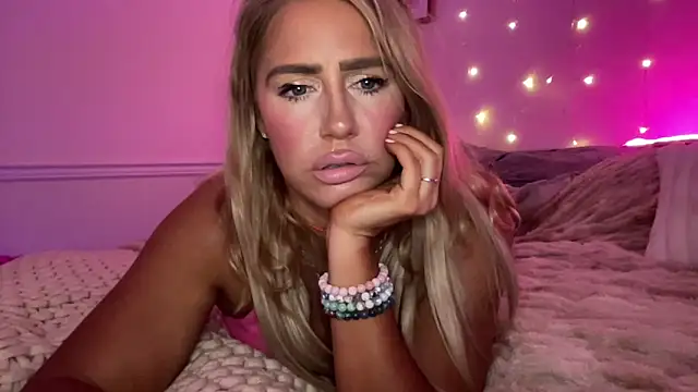 Snapshot of Fitnessbabe69 chatting on 16, 11, 2025 Fitnessbabe69 online show from 16, 11, 2025