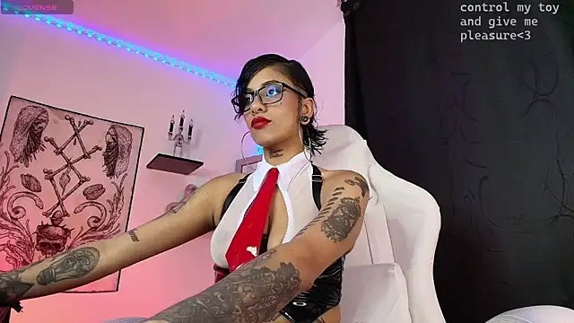 Snapshot of luci_fer_devil chatting on 14, 11, 2025 luci fer devil online show from 14, 11, 2025