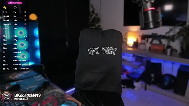 Snapshot of bigryann23 chatting on 23, 12, 2024 bigryann23 online show from 23, 12, 2024