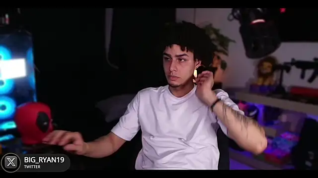 Snapshot of bigryann23 chatting on 19, 1, 2025 bigryann23 online show from 19, 1, 2025