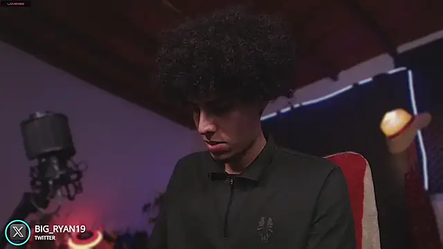 Snapshot of bigryann23 chatting on 19, 9, 2025 bigryann23 online show from 19, 9, 2025